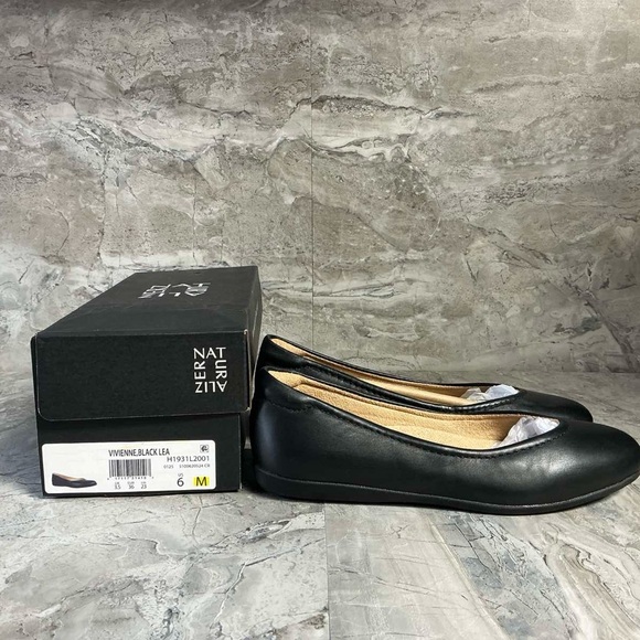 Naturalizer Flexy Black Leather Flats - Picture 4 of 5